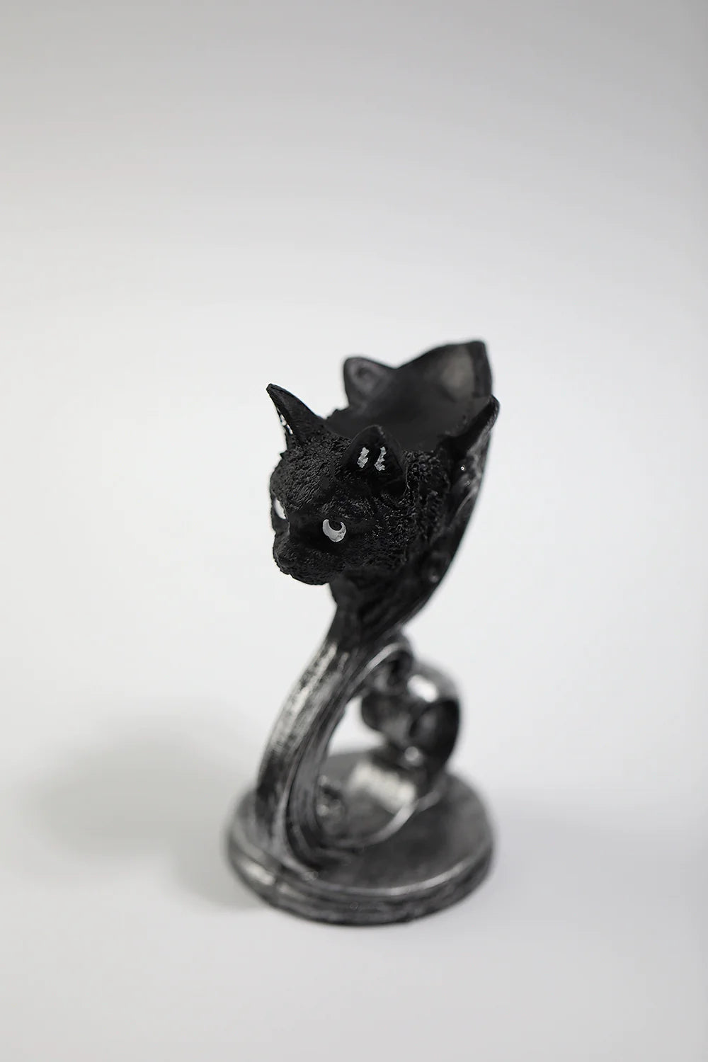 NZdoll! Bored? Let the kitten carry the crystal! Ornament